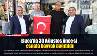 Buca’da 30 Ağustos öncesi esnafa bayrak dağıtıldı