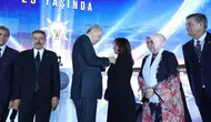 DEM Parti'den ihraç edilen Türkan Kayır, AK Parti'ye katıldı