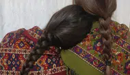 Kuzey ve Doğu Suriye'deki kadınlarla dayanışma için saç ören hemşire meslekten atıldı