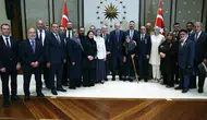 Erdoğan şehit yakınlarıyla külliyede buluştu