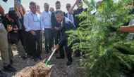 Özgür Özel, YENİ Parti genel merkezinde fidan dikti