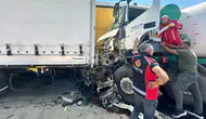 Edirne’de beton mikseri park halindeki 2 TIR’a çarptı