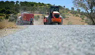 Manisa Büyükşehir’den 2 İlçenin 10 Mahallesine Ulaşım Sağlayan Yola Asfalt
