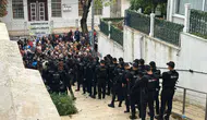 Adalar'da AK Parti'ye oy veren 3 CHP'li polis eşliğinde ayrıldı