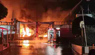 Manisa'daki İnci Akü fabrikasında yangın çıktı