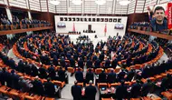 AK Parti'li Güneş'ten Meclis kedilerine tepki: Alerji ve hijyen tehdidi