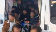 İzmir'de durdurulan araçtan 34 düzensiz göçmen çıktı