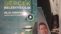 Bayraklı'da CHP'li adayın afişlerini AK Partililer toplayıp arabaya doldurdu