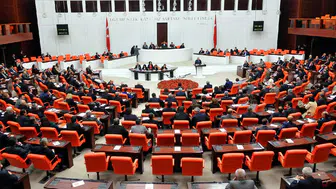 AK Parti'nin teklifi Meclis'i Temmuzda da çalıştıracak