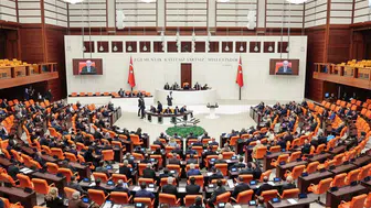 Meclis'te gece yarısı gerilimi: Muhalefetten "şantaj" ve "rezillik" çıkışı