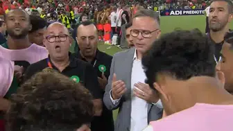 Penaltılardan önce takımı toplayıp dua ettirdi: Turu geçince de secdeyle kutladılar