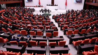 Vekiller gelmeyince Meclis kilitlendi: Kritik oylama yapılamadı