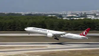 THY uçağı Antalya'da radar direğine temas etti