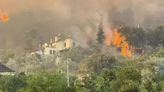 Muğla Fethiye'de orman yangını evlere ulaştı ve tahliye işlemi başladı