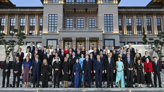 NATO zirvesi liderleri akşam yemeğinde mehter marşı ile karşılandı