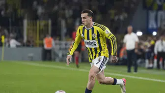 Konyaspor maçında sakatlanan Kerem Aktürkoğlu sedyeyle indirildi