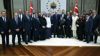 Erdoğan şehit yakınlarıyla külliyede buluştu