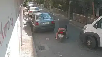 İzmir Bayraklı'da düşürülen 100 bin lirayı çalan motosikletli şüpheli gözaltına alındı