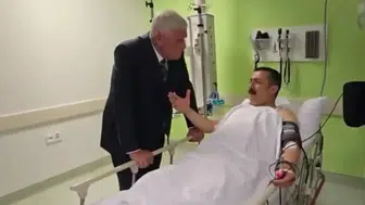 Dervişoğlu, eylemde yaralanan Türkoğlu'nu hastanede ziyaret etti