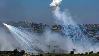 İsrail, Lübnan'ın güneyinde fosfor bombalarıyla zeytinlikleri yaktı
