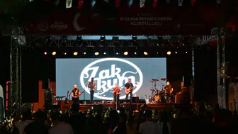Gölmarmara’nın Kurtuluş Coşkusu Zakkum Konseriyle Taçlandı