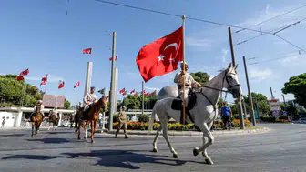 İzmir'in kurtuluşunun 104. yılında SOLOTÜRK ve süvari gösterisi