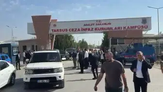 Özgür Özel, tutuklu belediye başkanlarını Tarsus Cezaevi'nde ziyaret etti