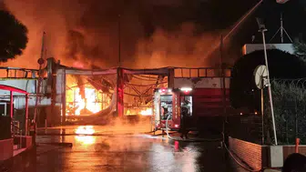 Manisa'daki İnci Akü fabrikasında yangın çıktı