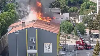 İzmir'de ortaokul çatısında yangın: Bir bölüm çöktü
