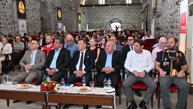 Burak Deste: "Manisa'yı dinleyerek karar veriyoruz"
