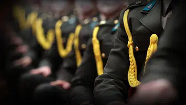 Askeri tıp öğrencilerine yurt, harçlık ve teğmenlik imkanı sunulacak