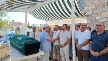 Foça Esnaf Odası Eski Başkanlarından Fahrettin Yarba son yolculuğuna uğurlandı