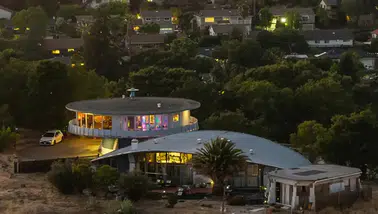 California’daki dönen uzay gemisi ev 63 yıl sonra satışa çıktı
