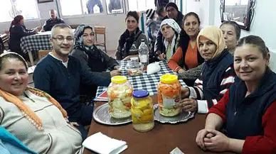 Urlalı Kadınlar Gıdaları Doğu İşleyecek