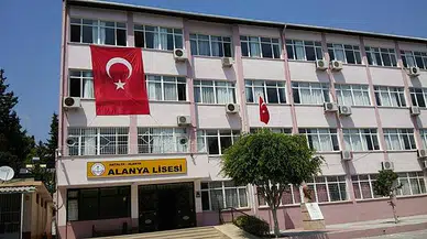 Alanya Lisesi'nde İzmir Marşı Yasağı!