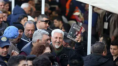 Buca Belediyesi 50 Bin Nutuk Dağıttı