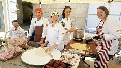 İzmir Ekonomi'den Enginarlı Tatlar