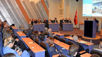 İzmir Turizminin Sorunları Tartışıldı