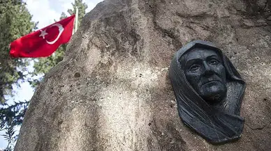 Anıtkabir’den Zübeyde Ana’ya Çiçekler Geliyor