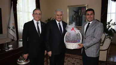 Arif Uğurlu'dan Başbakan Yıldırım'a Kiraz Hediyesi