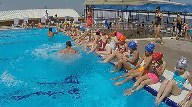 Bayraklı’da Yüzme Bilmeyen Kalmasın