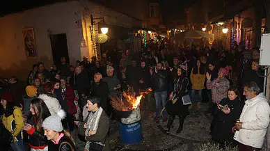 Urla Sanat Sokağı yeni yıla neşeyle girdi