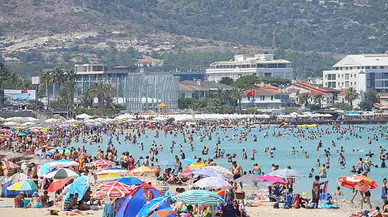 Çeşme nüfusu bayramda 30 katına çıktı