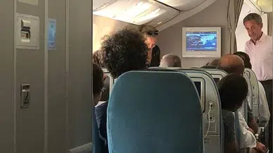 Sarkozy ve eşi Carla Bruni Bodrum'dan İstanbul'a ekonomi sınıfında uçtu