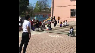 O öğretmen yine sahnede: Engelli öğrencisiyle dans etti