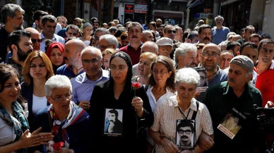 Cumartesi Anneleri'nden HDP il binası önünde eylem yapan annelere: Oturmanız gereken yer bu ülkeyi yönetenlerin kapısıdır