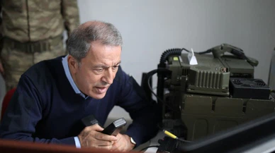 Akar ve Komutanlar sınırın sıfır noktasında