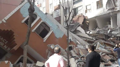 Bahçelievler'de bina yıkıldı