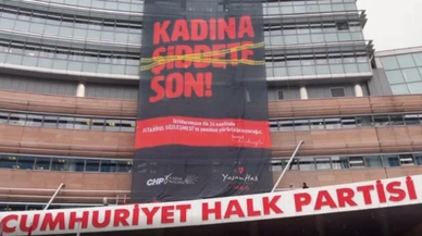 CHP Genel Merkezi'ne 'Kadına şiddete son' pankartı asıldı