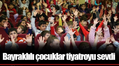 Bayraklılı çocuklar tiyatroyu sevdi